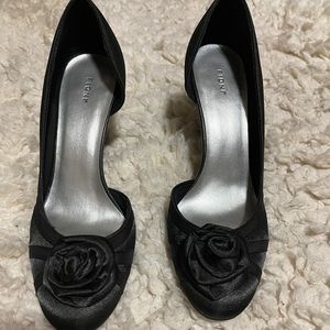 Beautiful black pumps